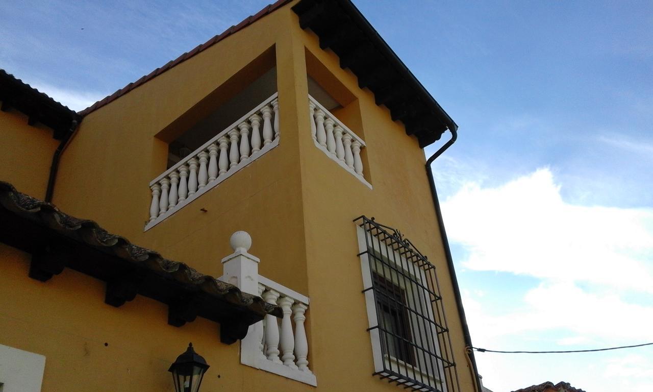 Hostal Rural Cumbres De Castilla Мандайона Экстерьер фото