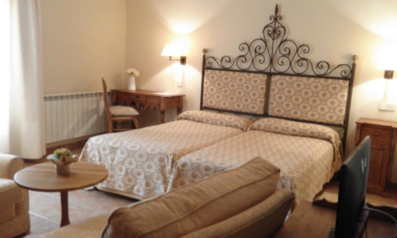 Hostal Rural Cumbres De Castilla Мандайона Экстерьер фото