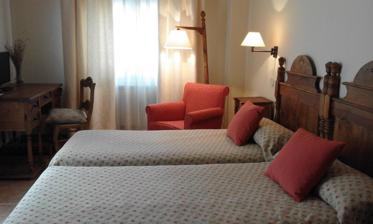 Hostal Rural Cumbres De Castilla Мандайона Экстерьер фото