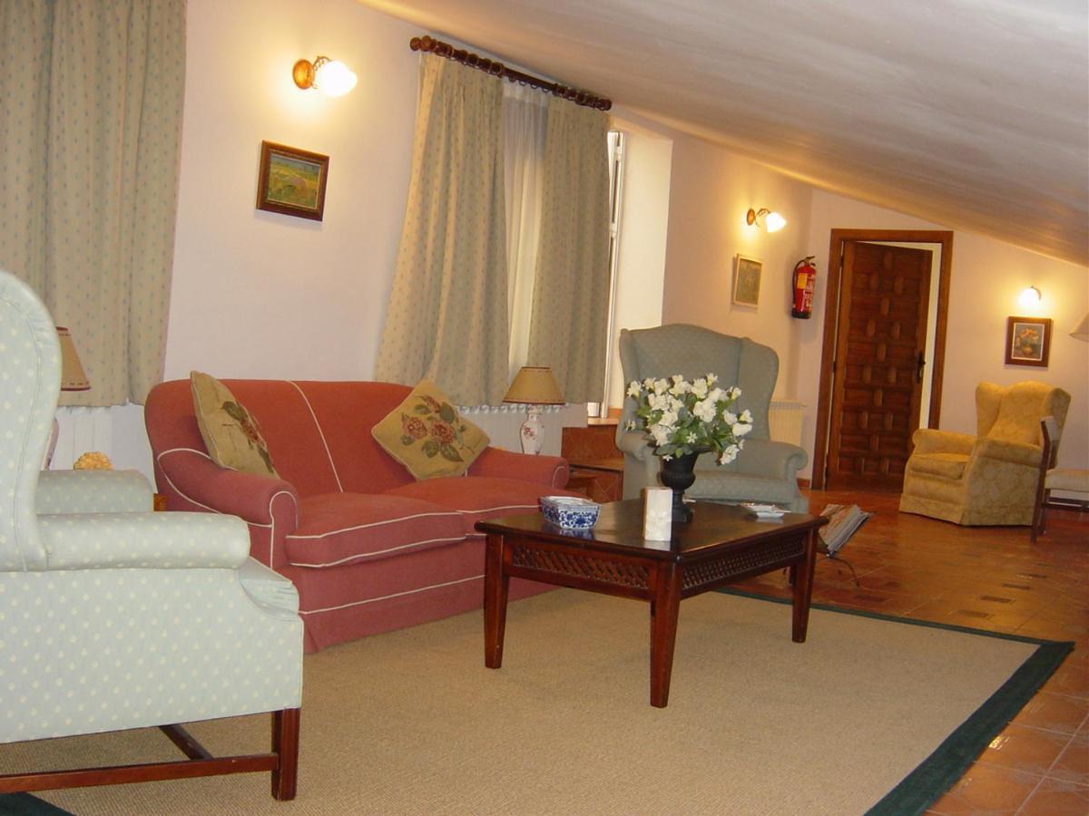 Hostal Rural Cumbres De Castilla Мандайона Экстерьер фото