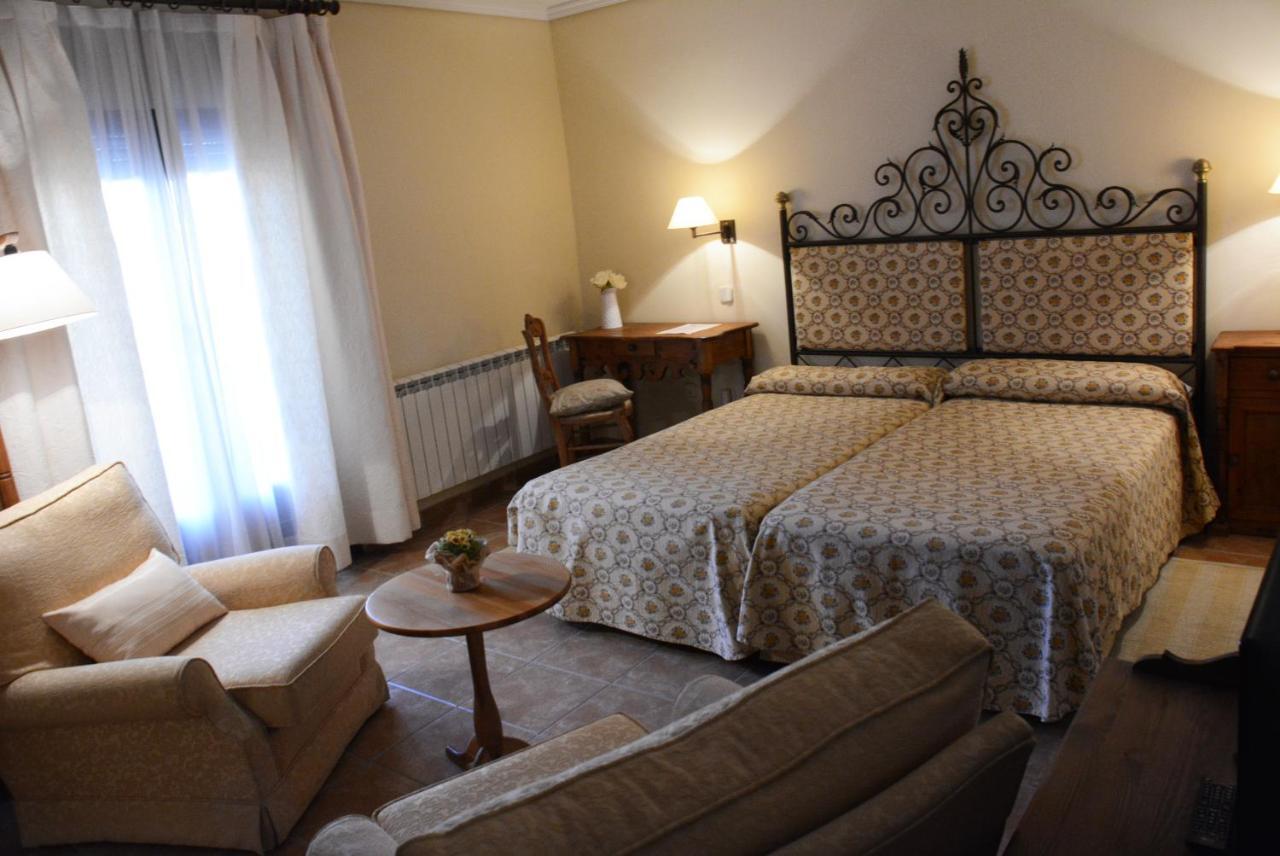 Hostal Rural Cumbres De Castilla Мандайона Экстерьер фото